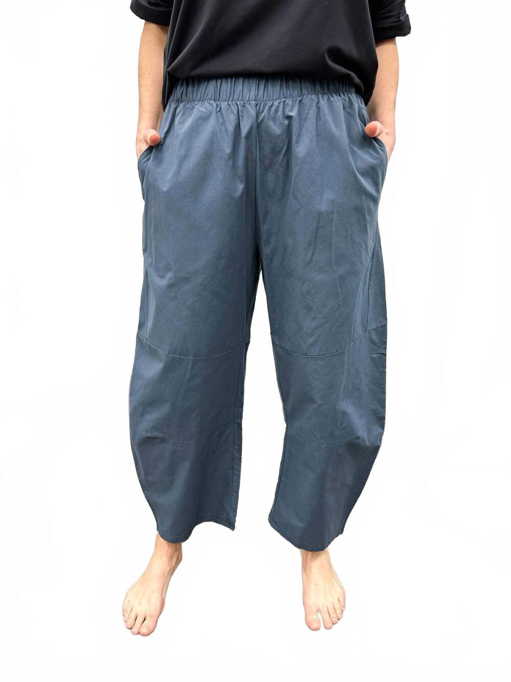 NEW MONO B athleisure barrel pants in navy